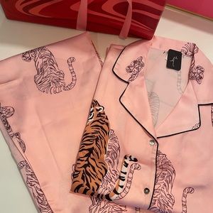 NWT Womens silky satin long sleeve pjs, pink, tiger motif. Xs-small gift set